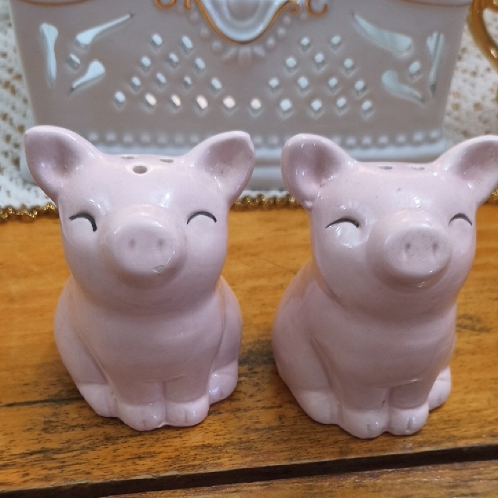 Vintage Charming Pink Pig Salt and Pepper Shakers Cottagecore Farm - Picture 1 of 8